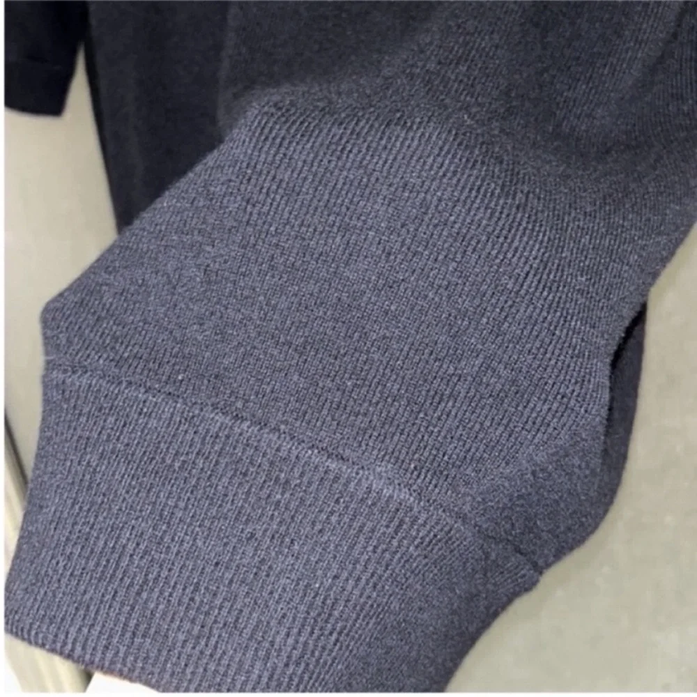 Authentic BURBERRY Cashmere Black Crewneck Ribbed